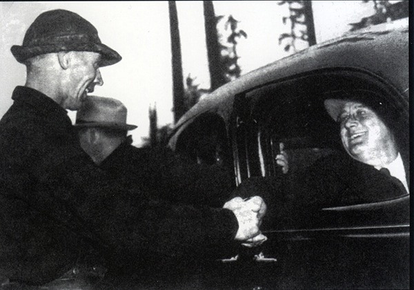 FDR shakes hands with Forks logger Fred Wilson after Wilson topped a spar tree near the Lapush Road/Highway 101 intersection in September 1937.