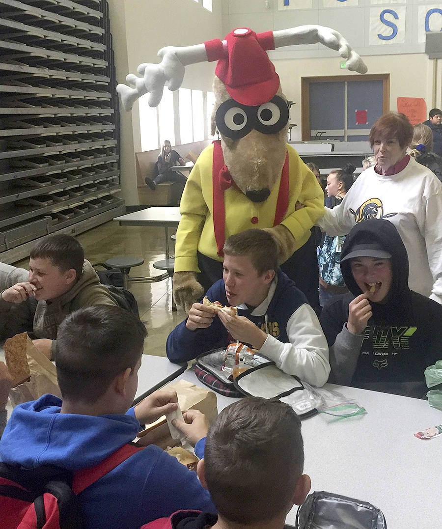 Is there a big Elk behind me? These students met Elroy during their lunch break. Lynne Barnes makes the introductions.